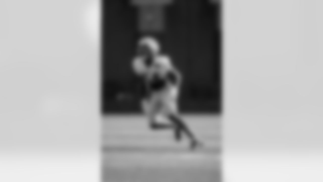 LB Dyontae Johnson (54)