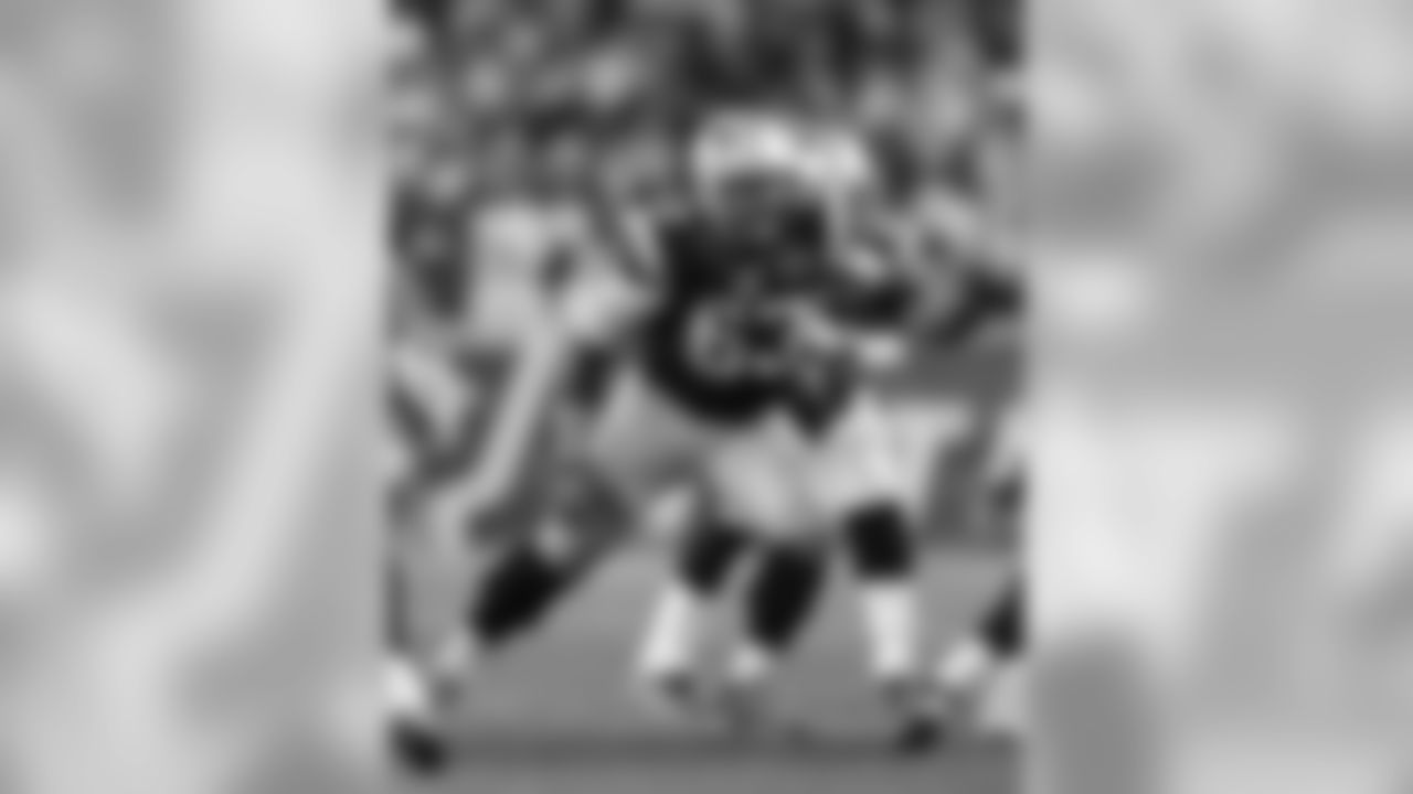 RG 63 Dan Connolly(Backups: 74 Will Svitek, 66 Marcus Zusevics, 65 Luke Patterson)