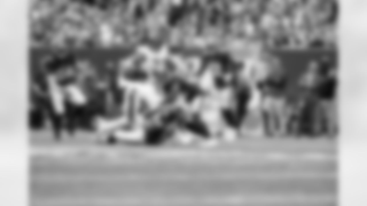 Oshane Ximines (53), Julian Love (20)