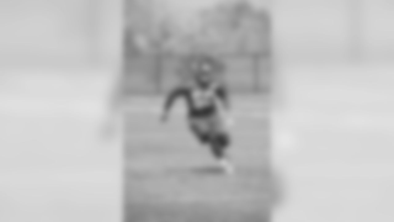LB Ron Omara