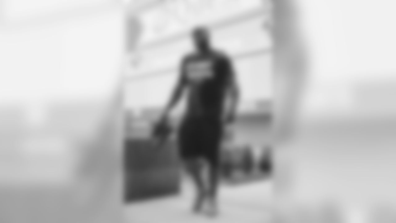 LB JON BEASON