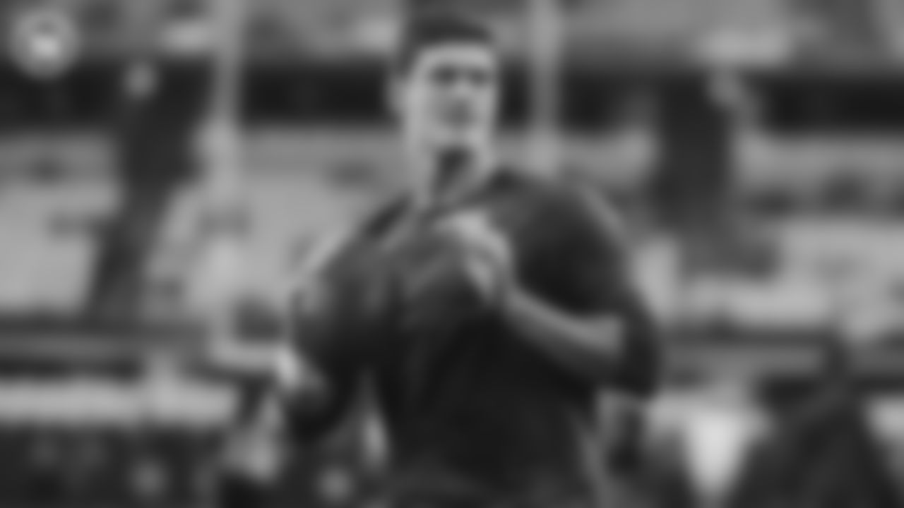 DANIEL-JONES-WARMUP