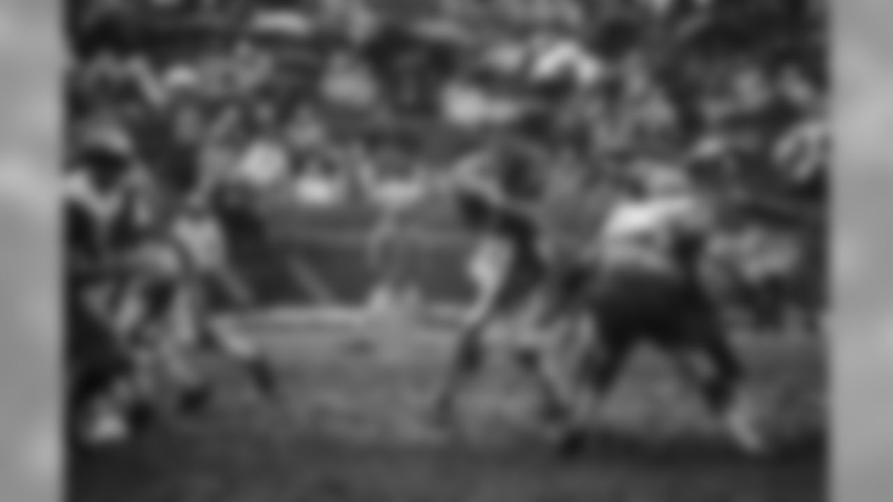 New York Giants quarterback Craig Morton looks downfield for a receiver late in the Giants Philadelphia Eagles game at Yale Bowl in New Haven, Connecticut, on Sunday, Dec. 8, 1974. Face to-face in front of Morton are Eagles Jerry Patton (77 in light jersey) and Giants Tom Mullen. Due to heavy rains, the field was a sea of mud. (AP Photo)