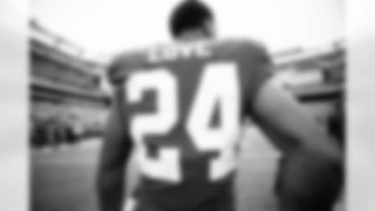 New York Giants CB Julian Love (24) during a week 5 game against the Minnesota Vikings at MetLife Stadium in East Rutherford, NJ