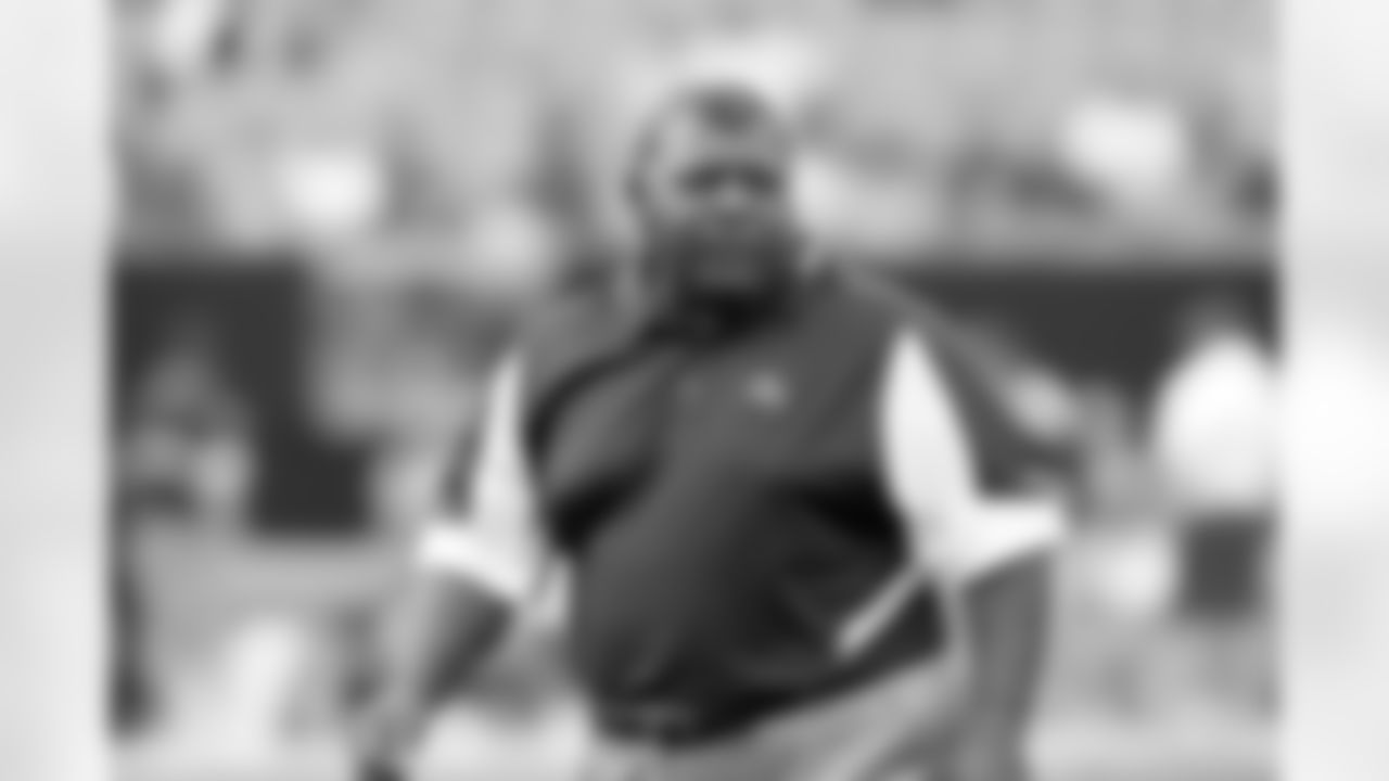 Cleveland Browns coach Romeo Crennel watches warmups before an NFL pre-season football game against the New York Jets Thursday, Aug. 7, 2008, in Cleveland. (AP Photo/Mark Duncan)