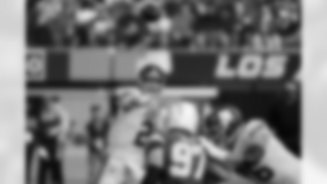 New York Giants quarterback Mike Glennon throws during the first half of an NFL football game against the Los Angeles Chargers Sunday, Dec. 12, 2021, in Inglewood, Calif. (AP Photo/Gregory Bull )