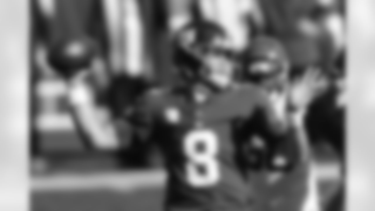 New York Giants quarterback Daniel Jones throws during the first half of NFL football game against the Cincinnati Bengals, Sunday, Nov. 29, 2020, in Cincinnati. (AP Photo/Aaron Doster)