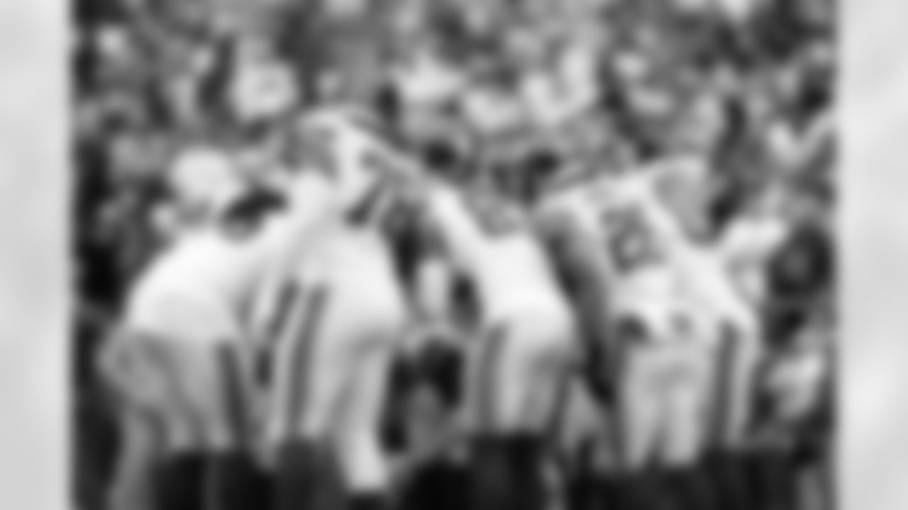 Andrew Thomas (78), Lawrence Cager (83), Tyre Phillips (79), Daniel Jones (8), Jamie Gillan (6), Chris Myarick (85)