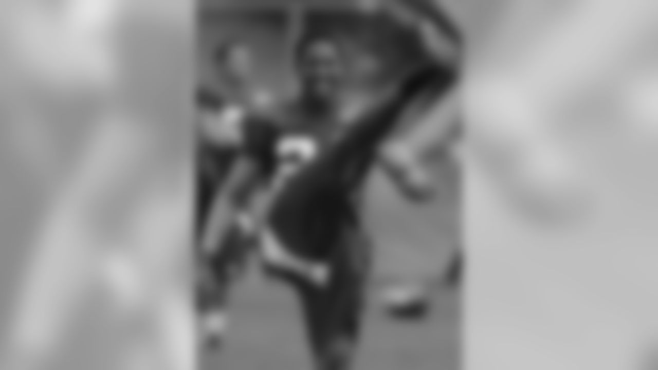 New York Giants cornerback Corey Webster does a high kick while warming up before a workout at the New York Giants NFL football training camp in Albany, N.Y.