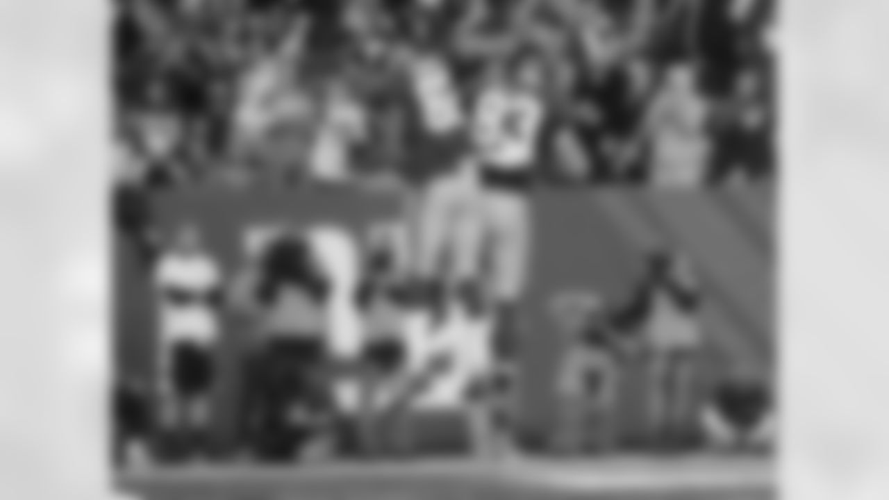 WR'S & TE'S: CI thought Victor Cruz should have caught that pass in the end zone, but he wasn't able to hold onto that. Hakeem Nicks has to keep swinging his way out of the slump that he's in.