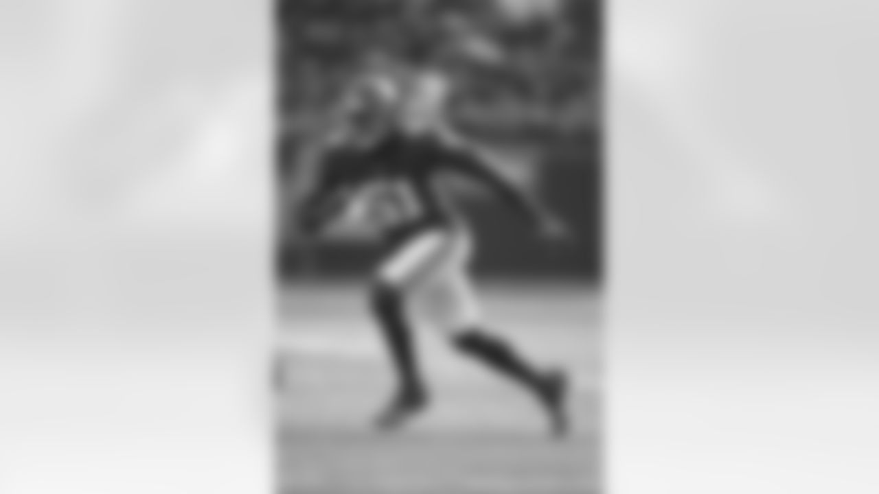 LB Azeez Ojulari
