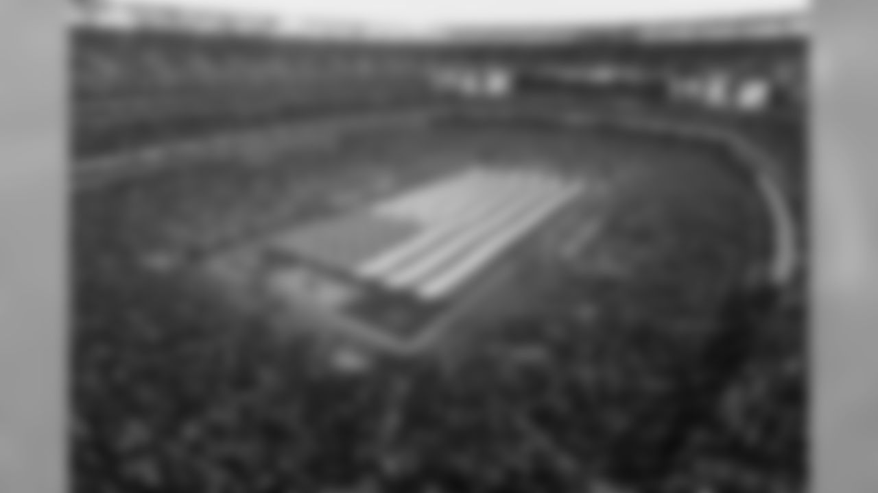 4:20 PM – U.S. servicemen and women honored shortly before kickoff and Giants rollout a field-length American flag during the National Anthem