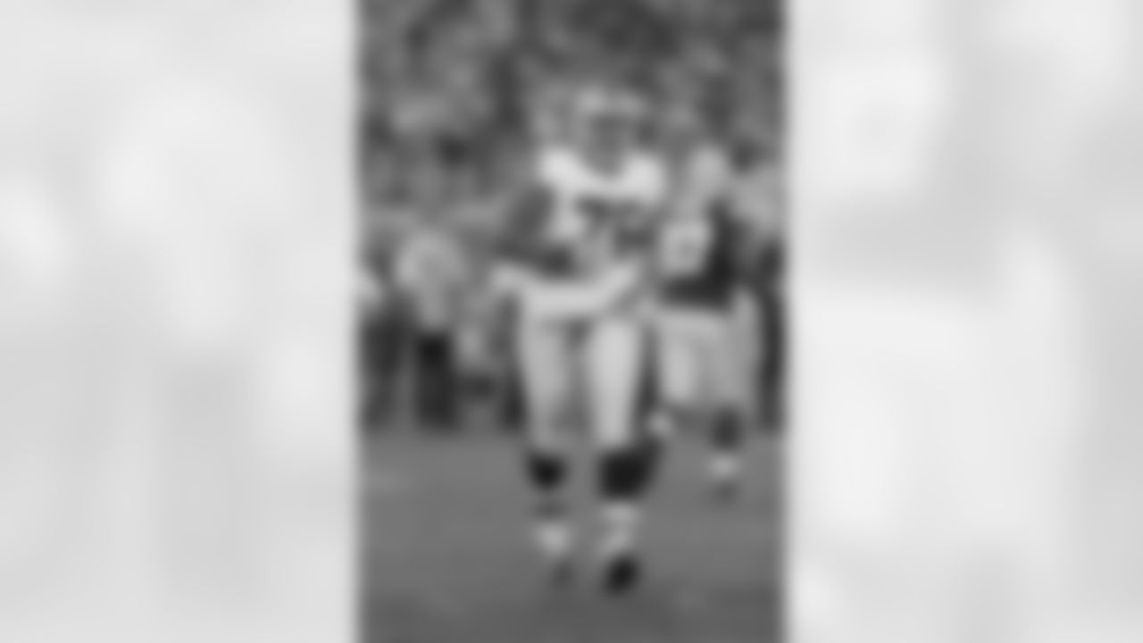Oakland Raiders offensive lineman Jon Feliciano (76) runs during a week 2 preseason NFL football game against the Green Bay Packers, Thursday, Aug. 18, 2016, in Green Bay, Wis. The Packers won 20-12. (Scott Boehm via AP)