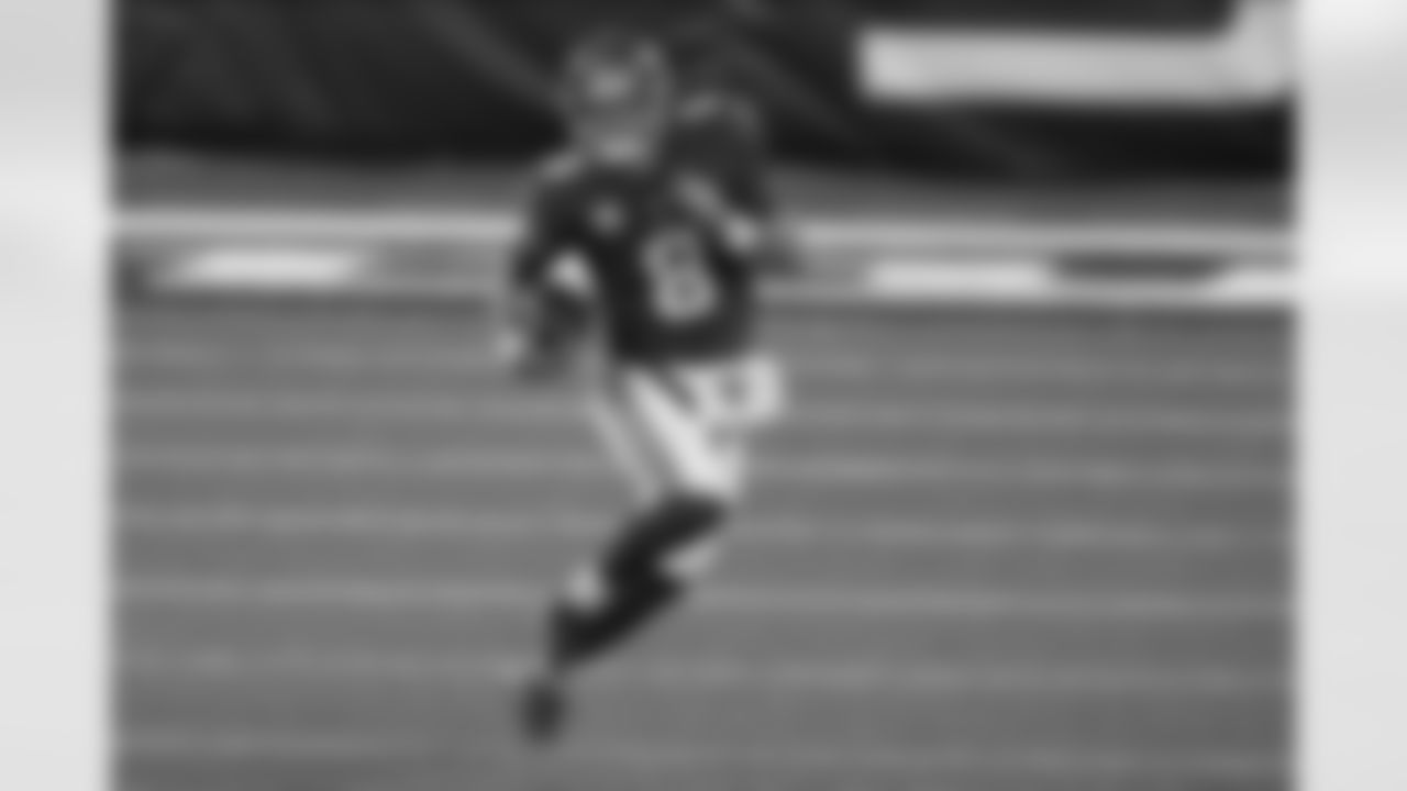 QB Daniel Jones completed 21 of 28 passes (75 percent) for 244 yards and recorded nine rush attempts for 64 yards and a touchdown. Jones did not have a turnover for the second consecutive game.