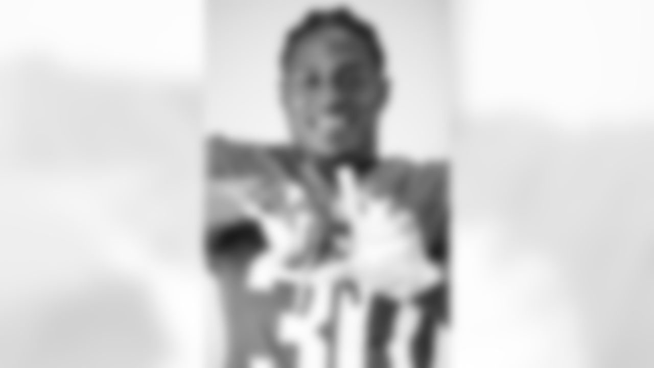 CB Darnay Holmes (30)