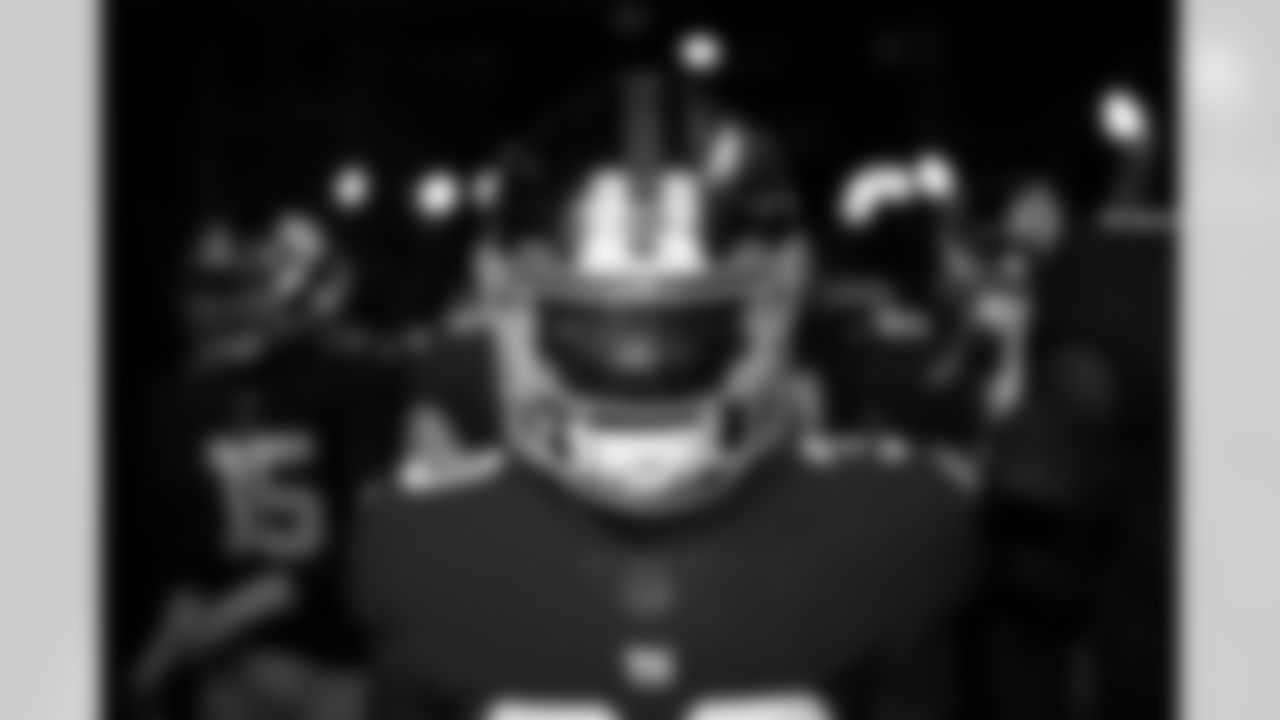 Darnay Holmes (30)