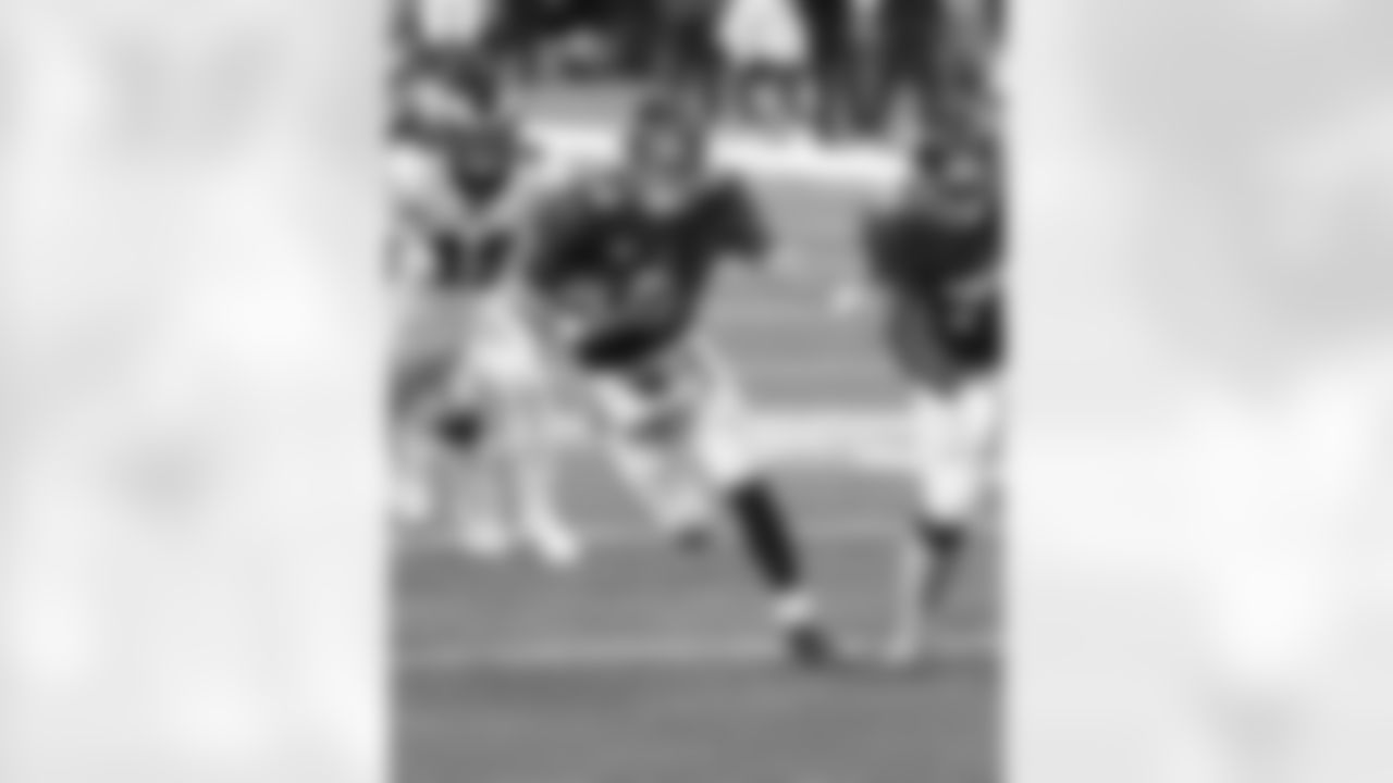 New York Giants running back Wayne Gallman (22) leaps into the end zone for a touchdown during a week 10 regular season football game against the Philadelphia Eagles at MetLife Stadium on November 15th, 2020 in East Rutherford, New Jersey