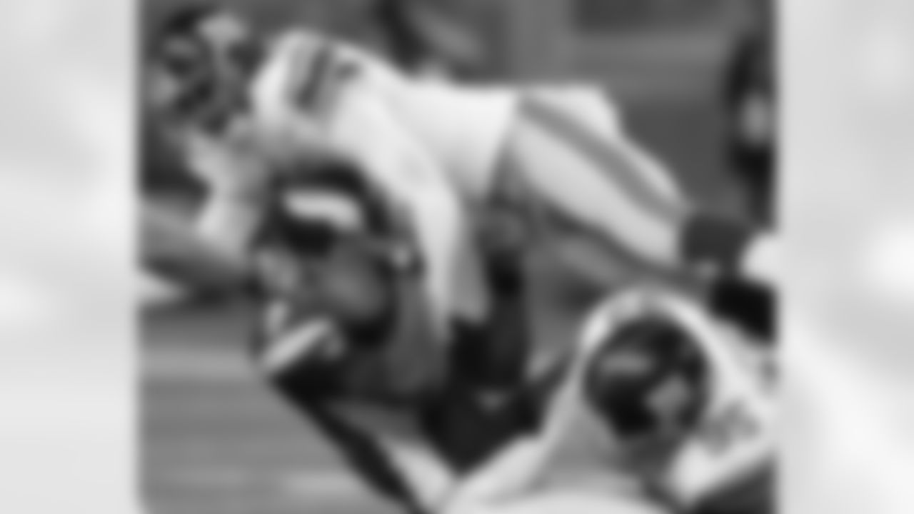 Safety Kenny Phillips and DT Rocky Bernard team up for a sack of Vikings QB Tavaris Jackson.