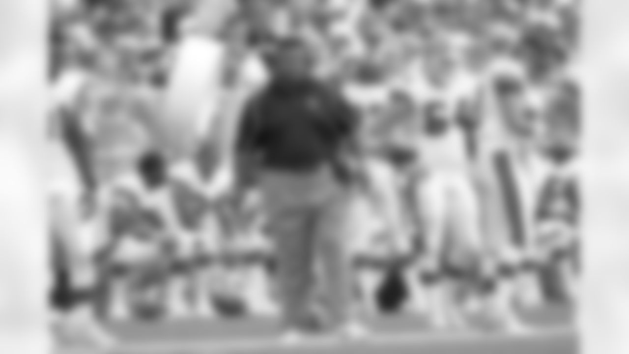 GREEN BAY, WI - SEPTEMBER 18: Head coach Romeo Crennel of the Cleveland Browns paces the sidelines against the Green Bay Packers at Lambeau Field on September 18, 2005 in Green Bay, Wisconsin. The Browns defeated the Packers 26-24. (AP Photo/David Stluka)
