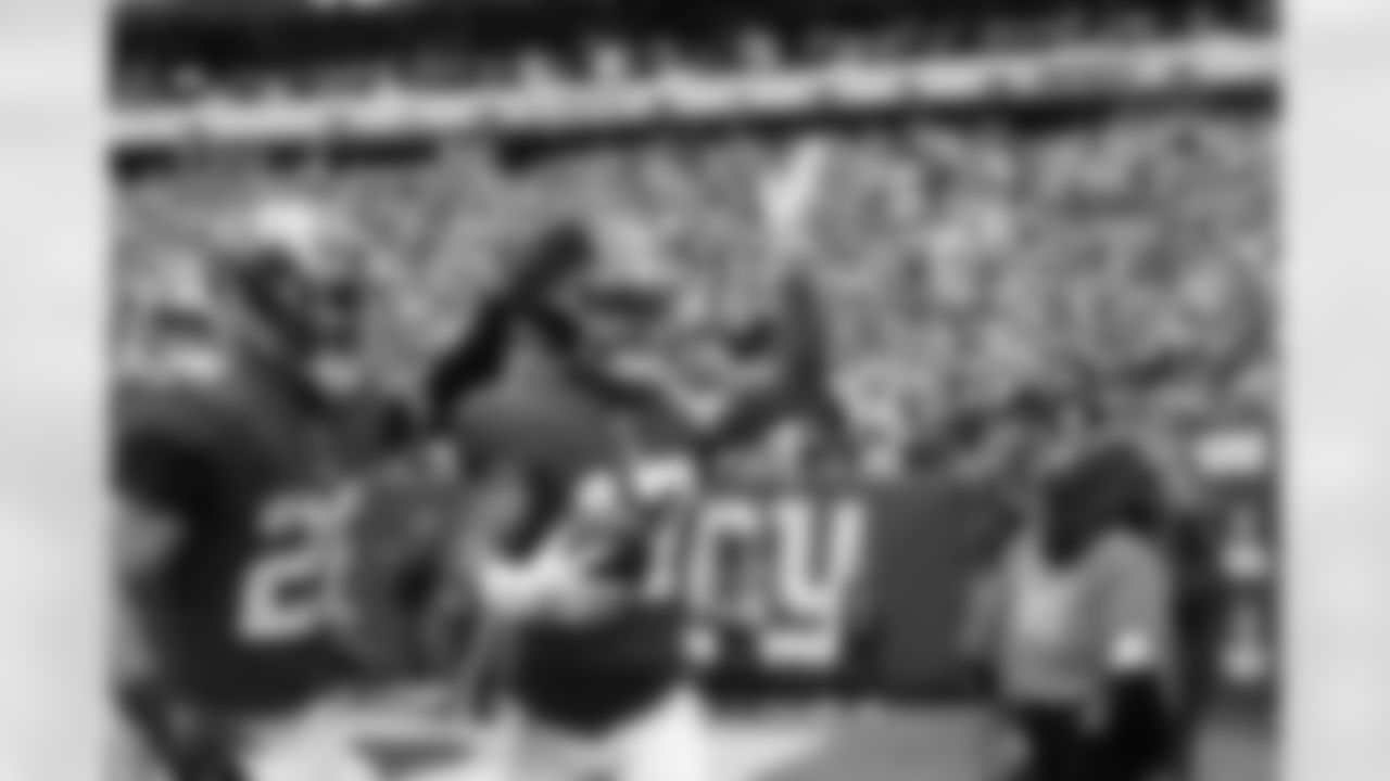 Saquon Barkley (26), Wan'Dale Robinson (17)