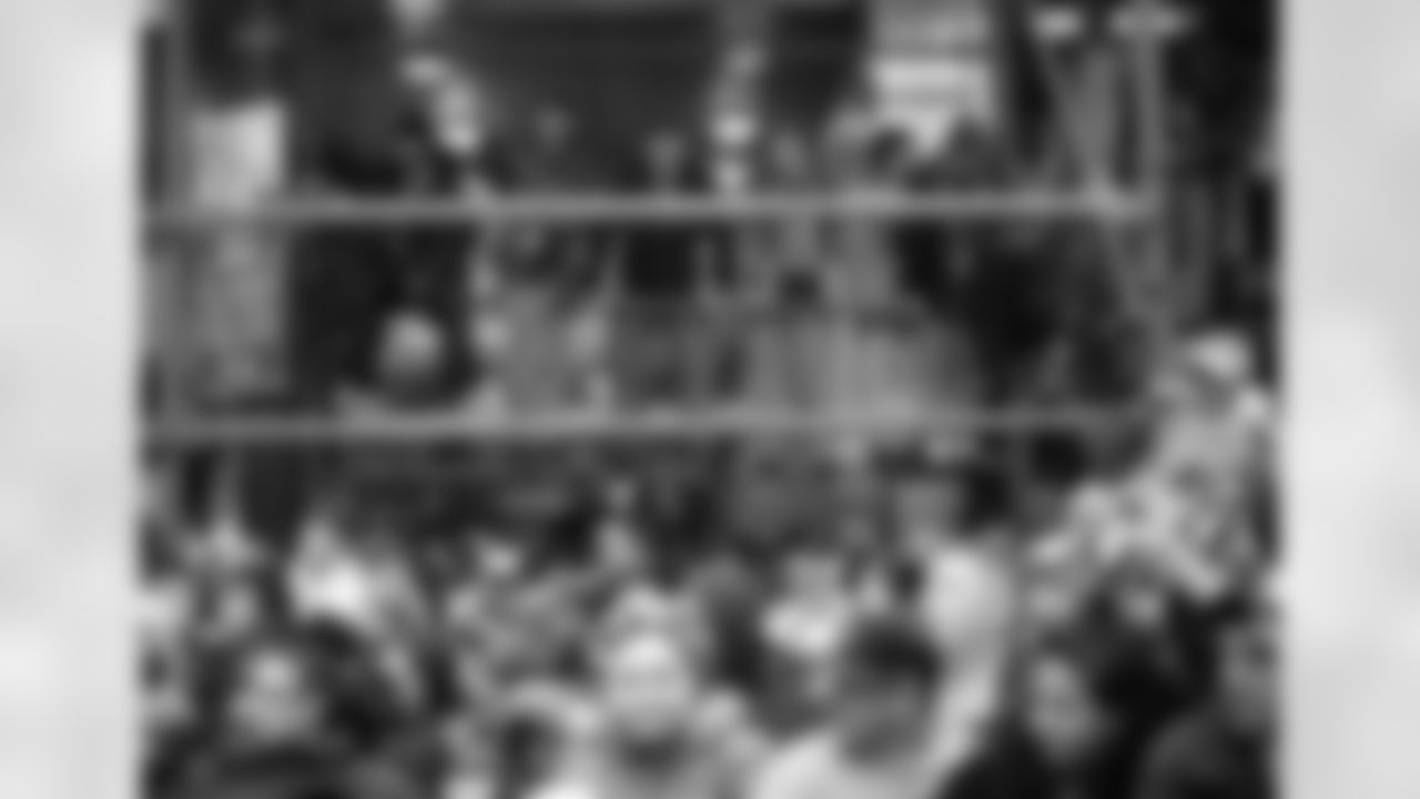 New York Giants fans watch from the ground and from scaffolding during the Super Bowl parade Tuesday, Feb. 5, 2008 in New York. (AP Photo/Gary He)