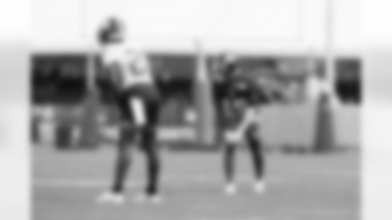 WR Jeff Smith (19)