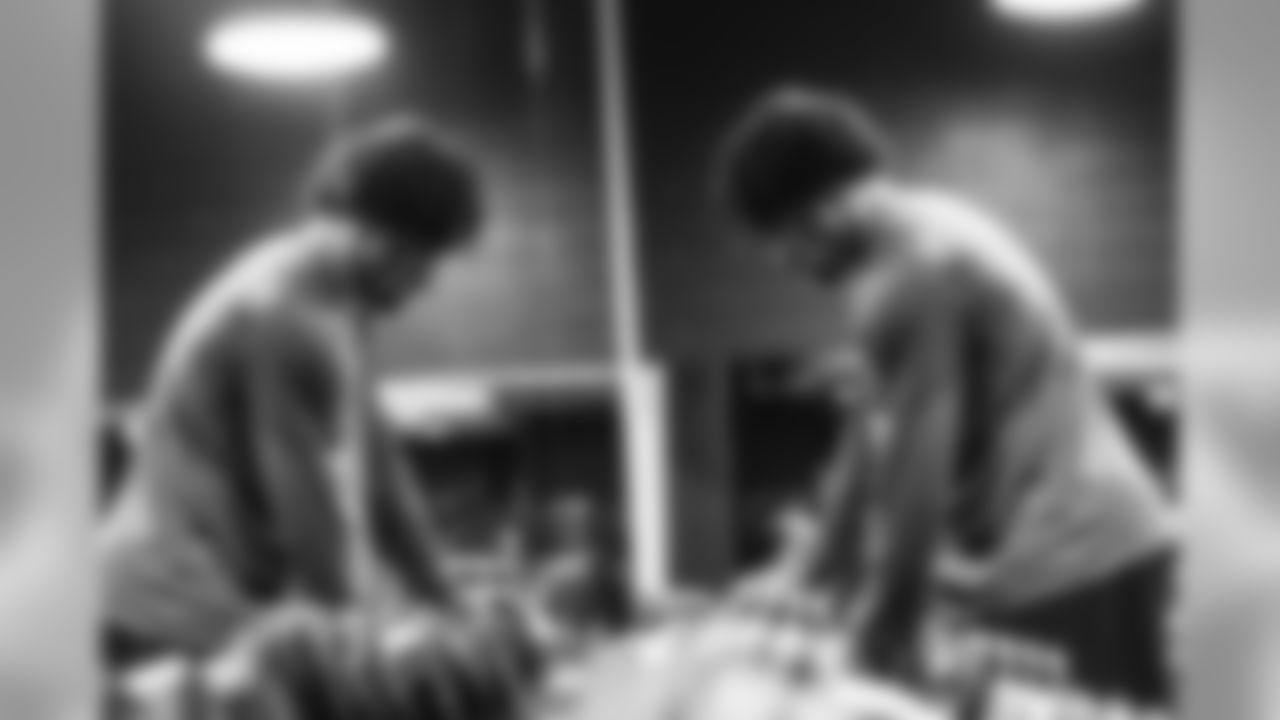 E_19_04015_PlayerWorkoutsOffense013