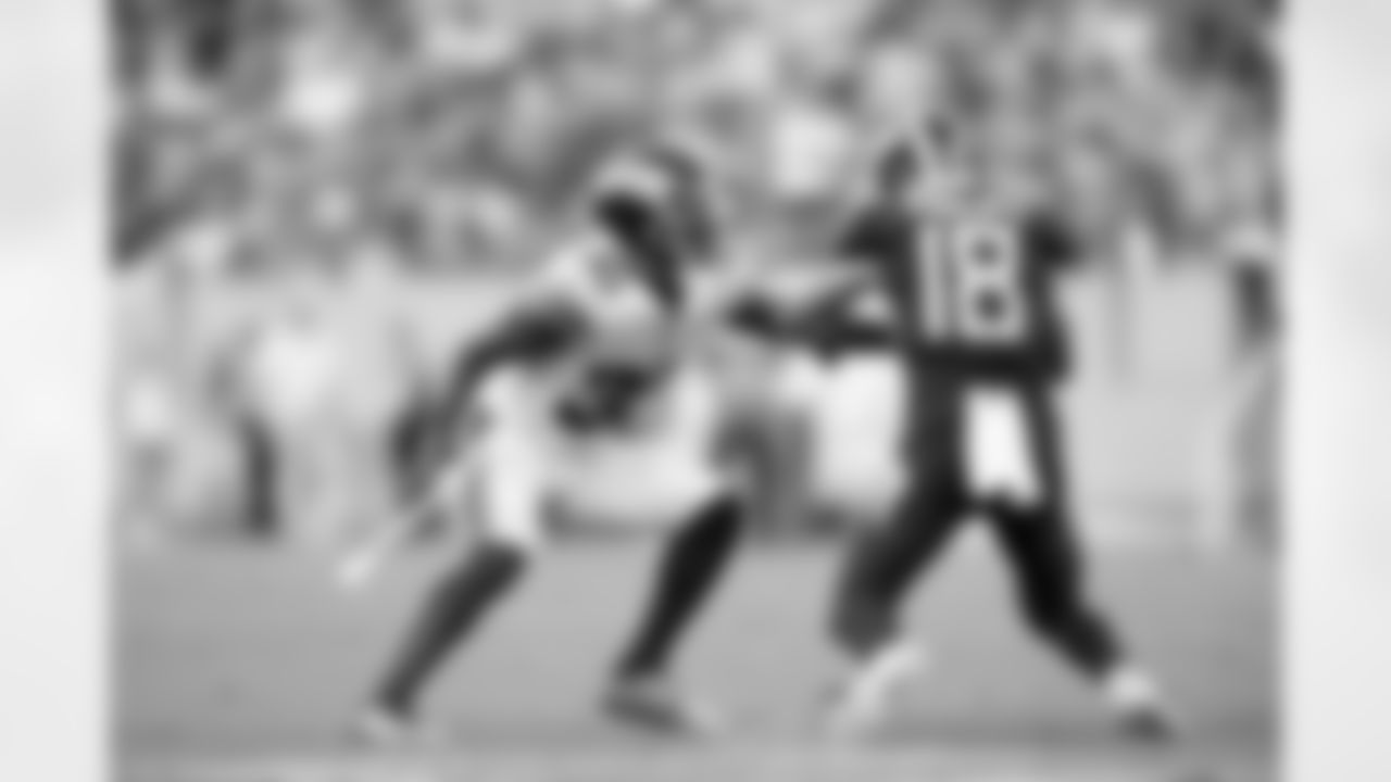 Darnay Holmes (30)