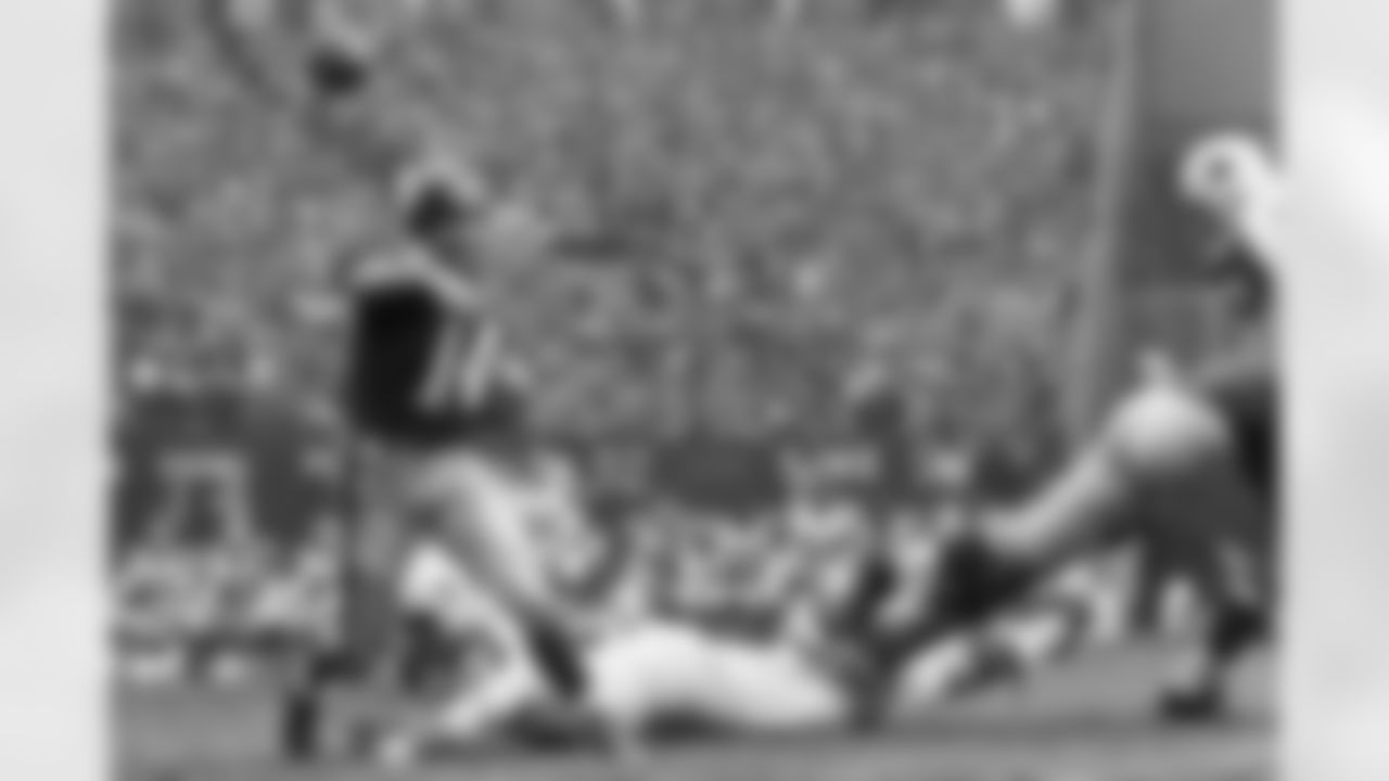 Dec. 16, 1962 - Y.A. Tittle caps off a 41-31 win over the Cowboys in the final game of the 1962 season with six passing touchdowns and 341 yards. His six touchdowns in a single game still remain a Giants record against Dallas.