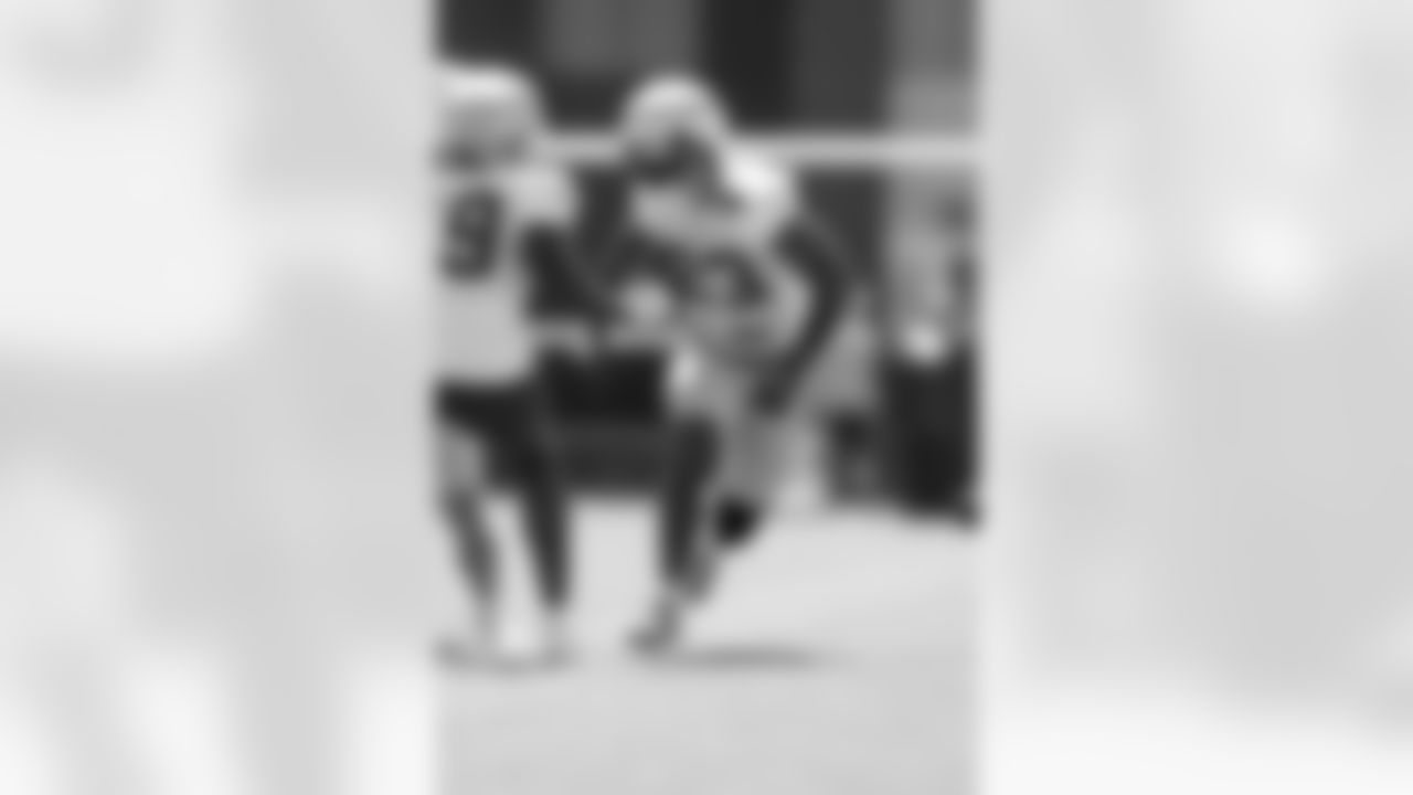 TE Lawrence Cager (83)