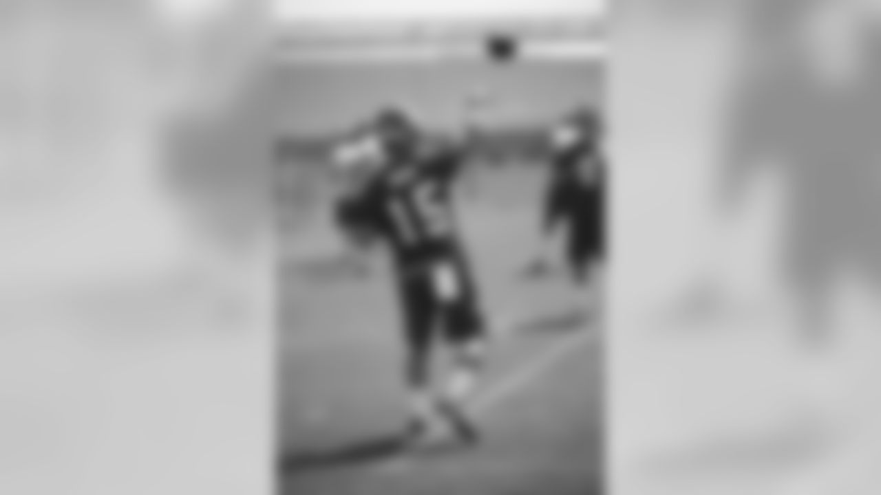 QB Gary Nova