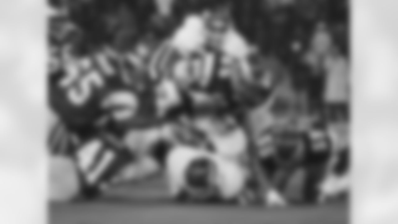 New York Giant Rob Carpenter, center, eight yards before being stopped by Eagle Randy Logan, (41) in wild card playoff game, Sunday, Dec. 28, 1981, Philadelphia, Pa. Carpenter was Giants top ground gainer with 161 yards. Helalso caught four passes good for 32 yards. Giants won the game, 27-21. The rest of the players are unidentified. (AP Photo)