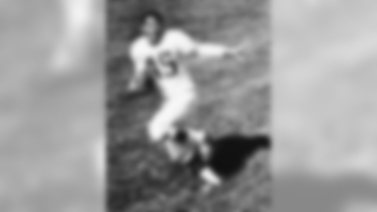 Em Tunnell shown in 1964 in Iowa (AP Photo)