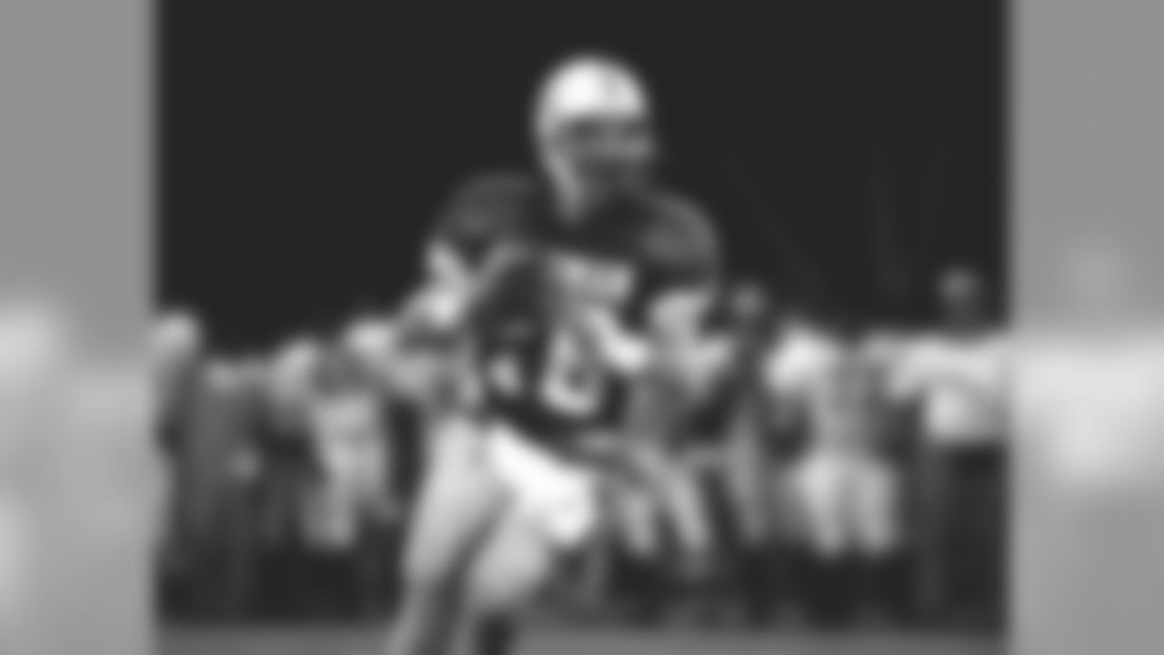 QB Eli Manning Class: 1999 High School: Isidore Newman School (New Orleans, La.) Rating: Three-star, No. 15 QB by Rivals Choices: Florida, Georgia, LSU, Ole Miss, Tennessee, Texas  Committed: Ole Miss