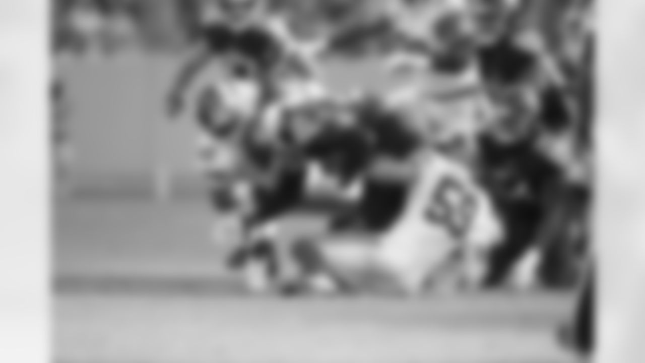 New York Giants linebacker Tae Crowder (48) makes a tackle during a week 1 football game against the Tennessee Titans on Sunday September 11, 2022 in Nashville, Tennesse (Evan Pinkus/NY Giants)