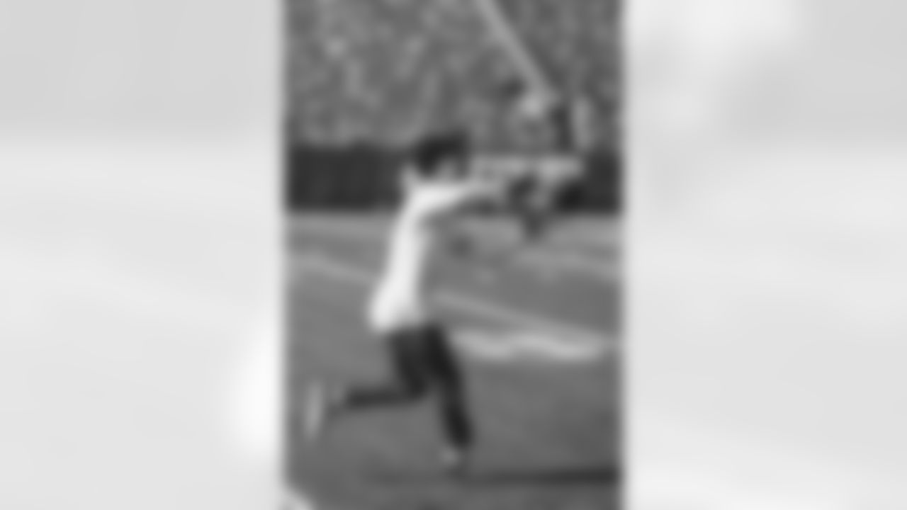 CB Darnay Holmes