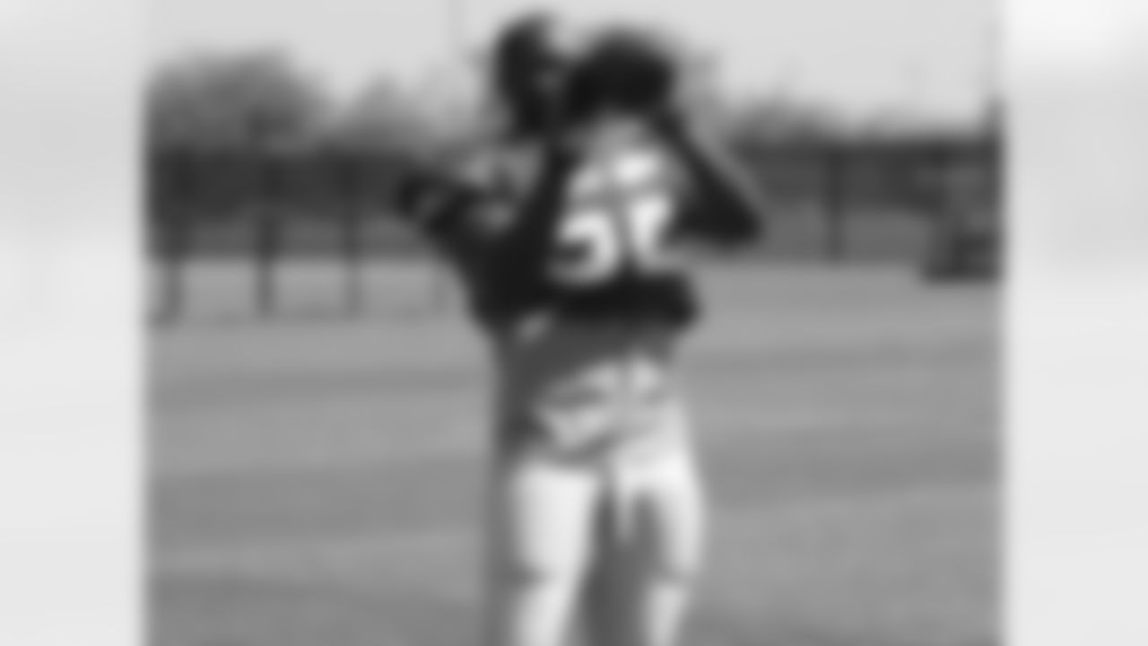 LB Jon Beason