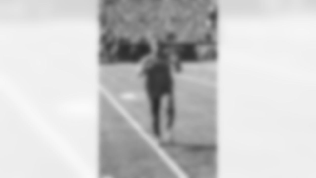 CB Darnay Holmes