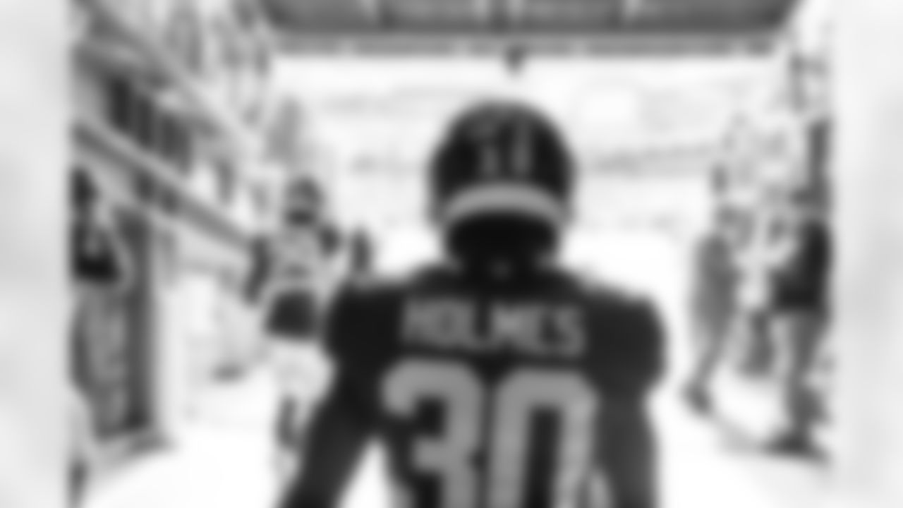 Darnay Holmes (30)