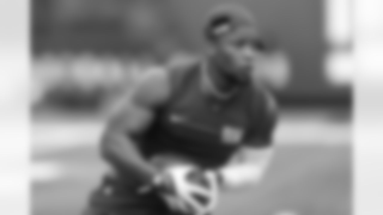 New York Giants running back Saquon Barkley warms up before an NFL preseason football game against the New England Patriots Sunday, Aug. 29, 2021, in East Rutherford, N.J. (AP Photo/Noah K. Murray)