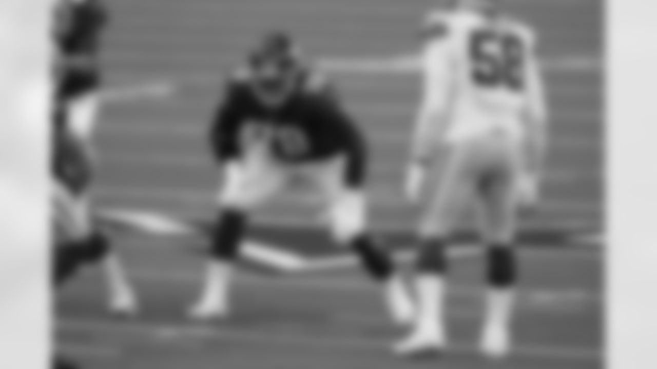 New York Giants offensive tackle Andrew Thomas (78) on the line of scrimmage during an NFL game against the Dallas Cowboys, Sunday, Oct. 11, 2020, in Arlington, Texas. The Cowboys beat the Giants 37-34. (Cooper Neill via AP)