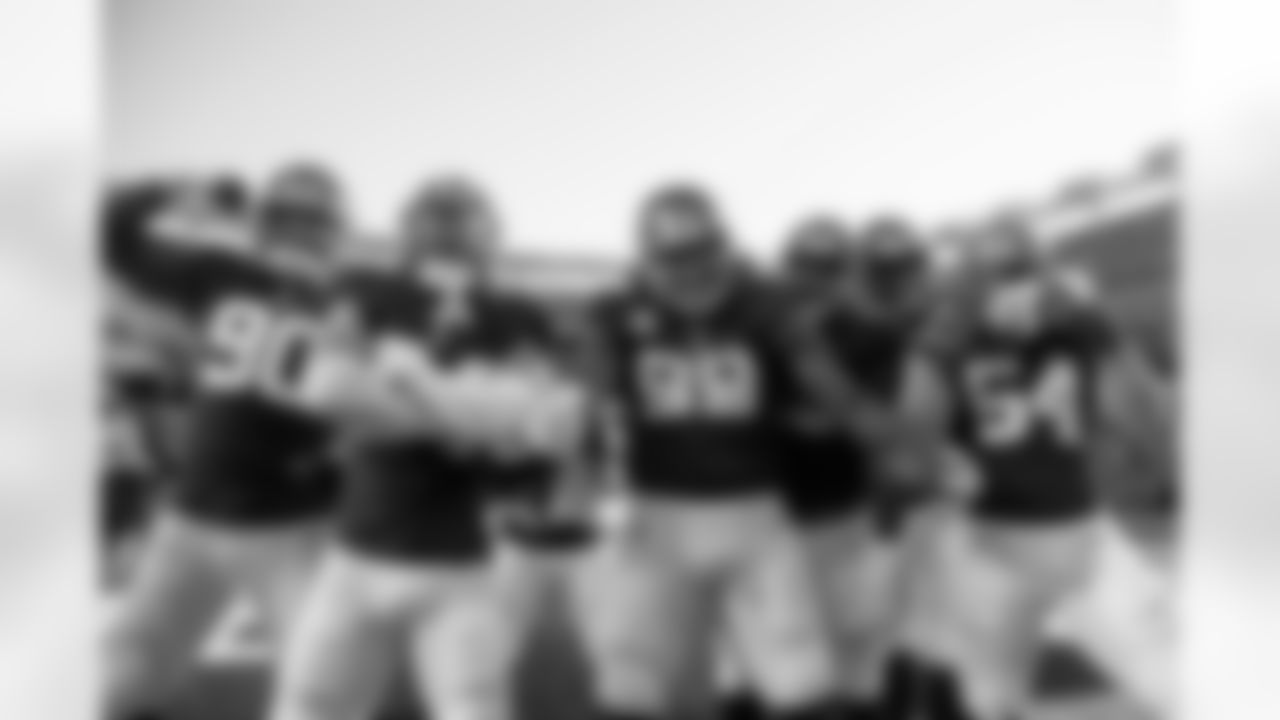 Ryder Anderson, Dane Belton (24), Leonard Williams (99), Tomon Fox (49), Dexter Lawrence (97), Jaylon Smith (54)