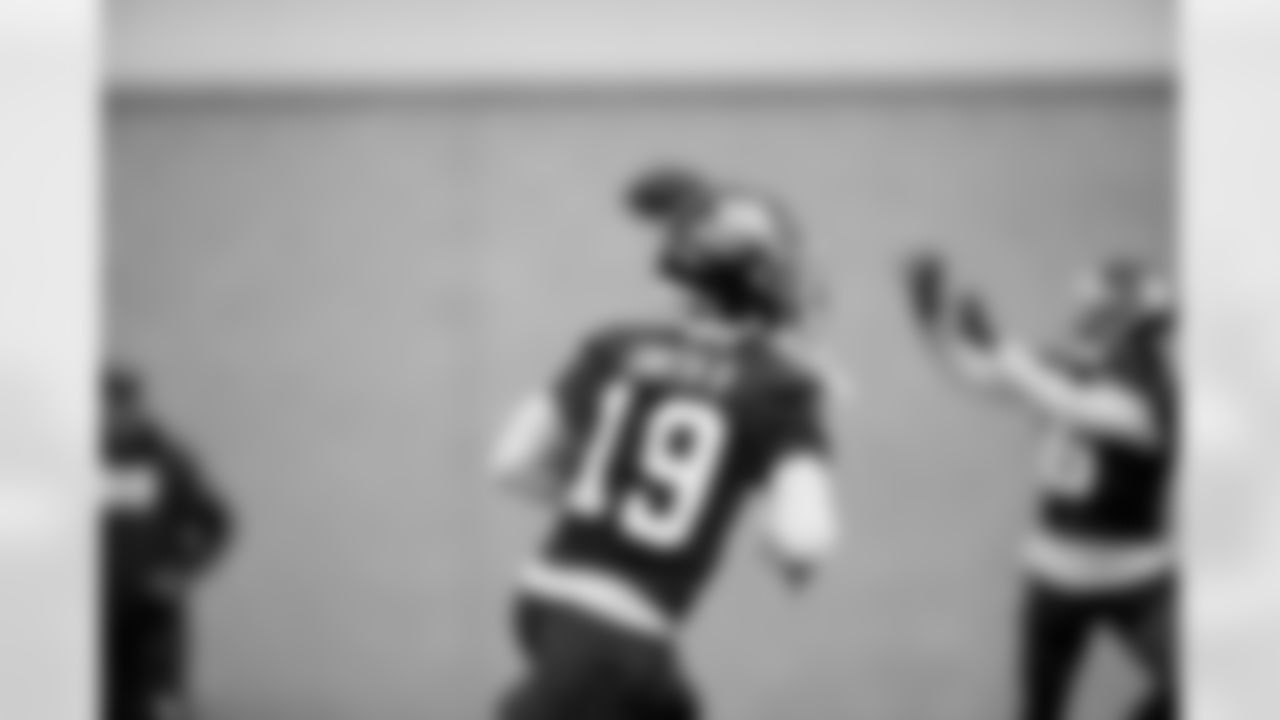 WR Jeff Smith II (19)