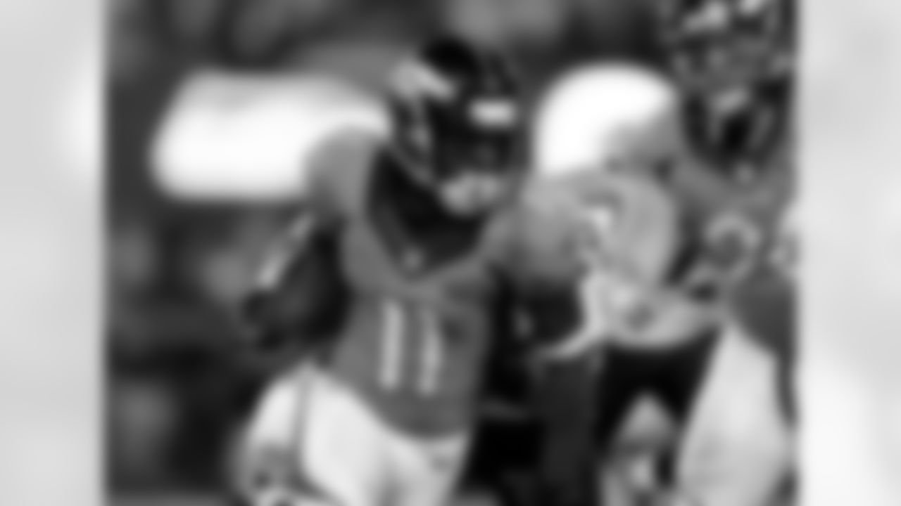 WR/Return Specialist Trindon Holliday (Signed)