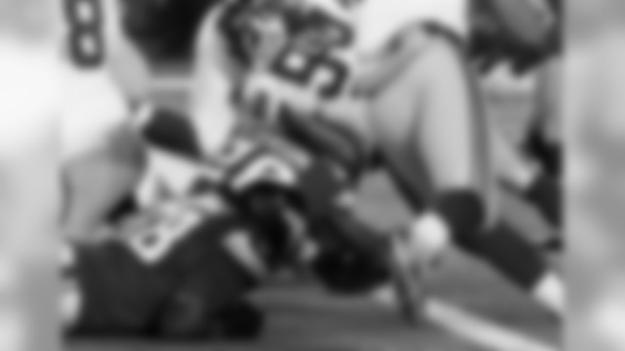 6:44, 3RD QTR, Adrian Peterson rushes for a two-yard touchdown, MIN 29 – NYG 3 – Watch Highlight