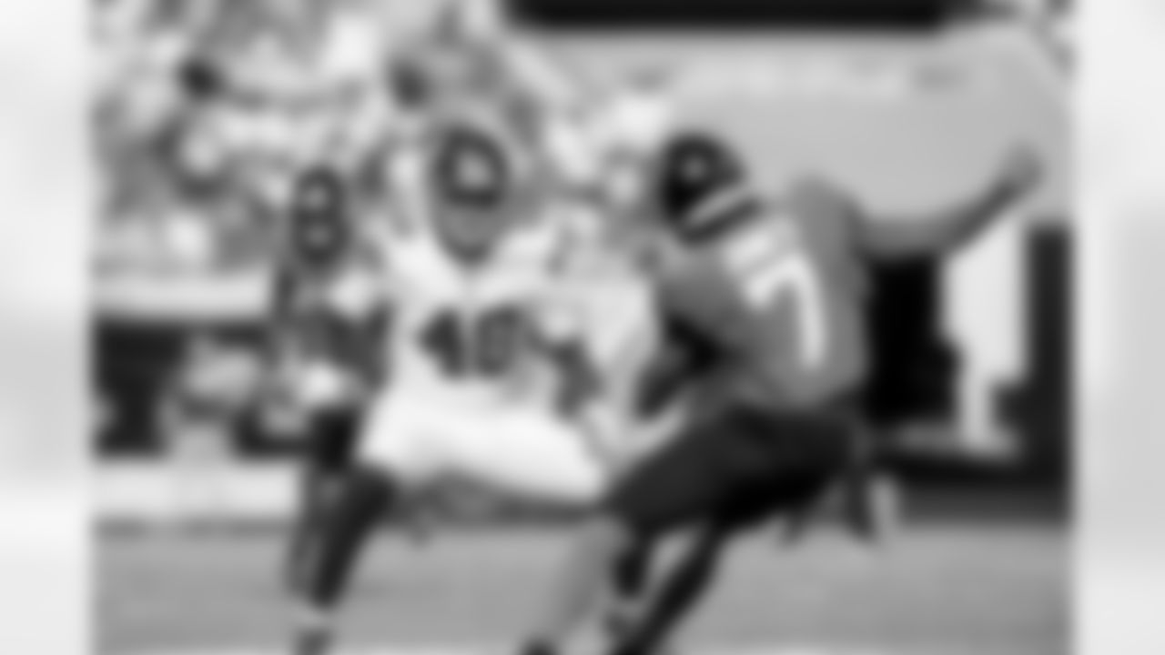 Tae Crowder (48)