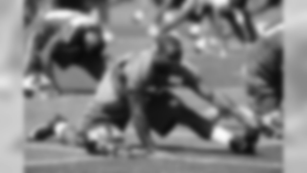 LB Jon Beason