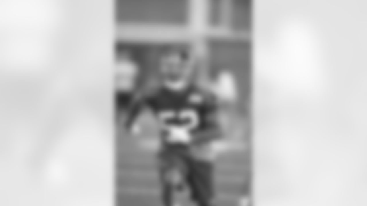 LB Jonathan Casillas