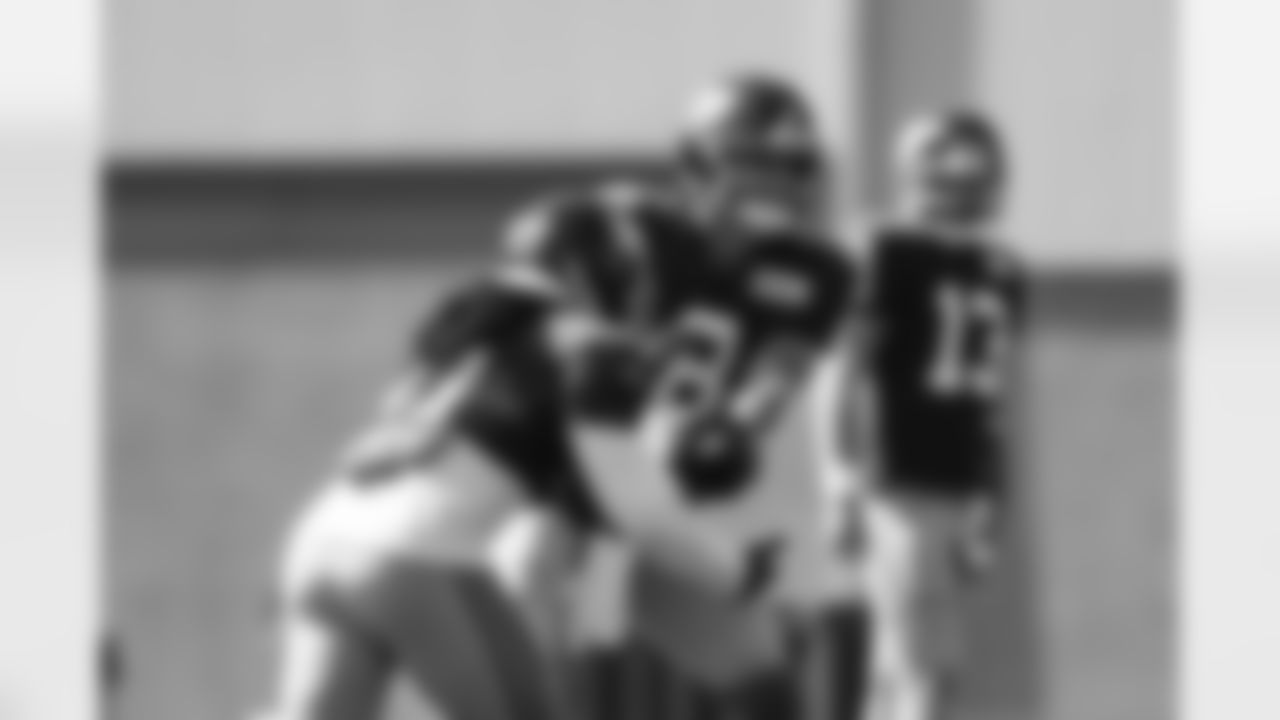 Devonta Freeman (31), Daniel Jones (8)