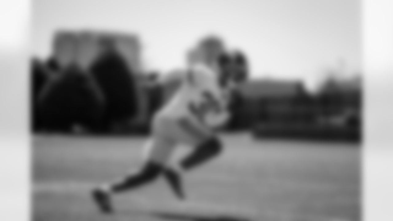Darnay Holmes (30)